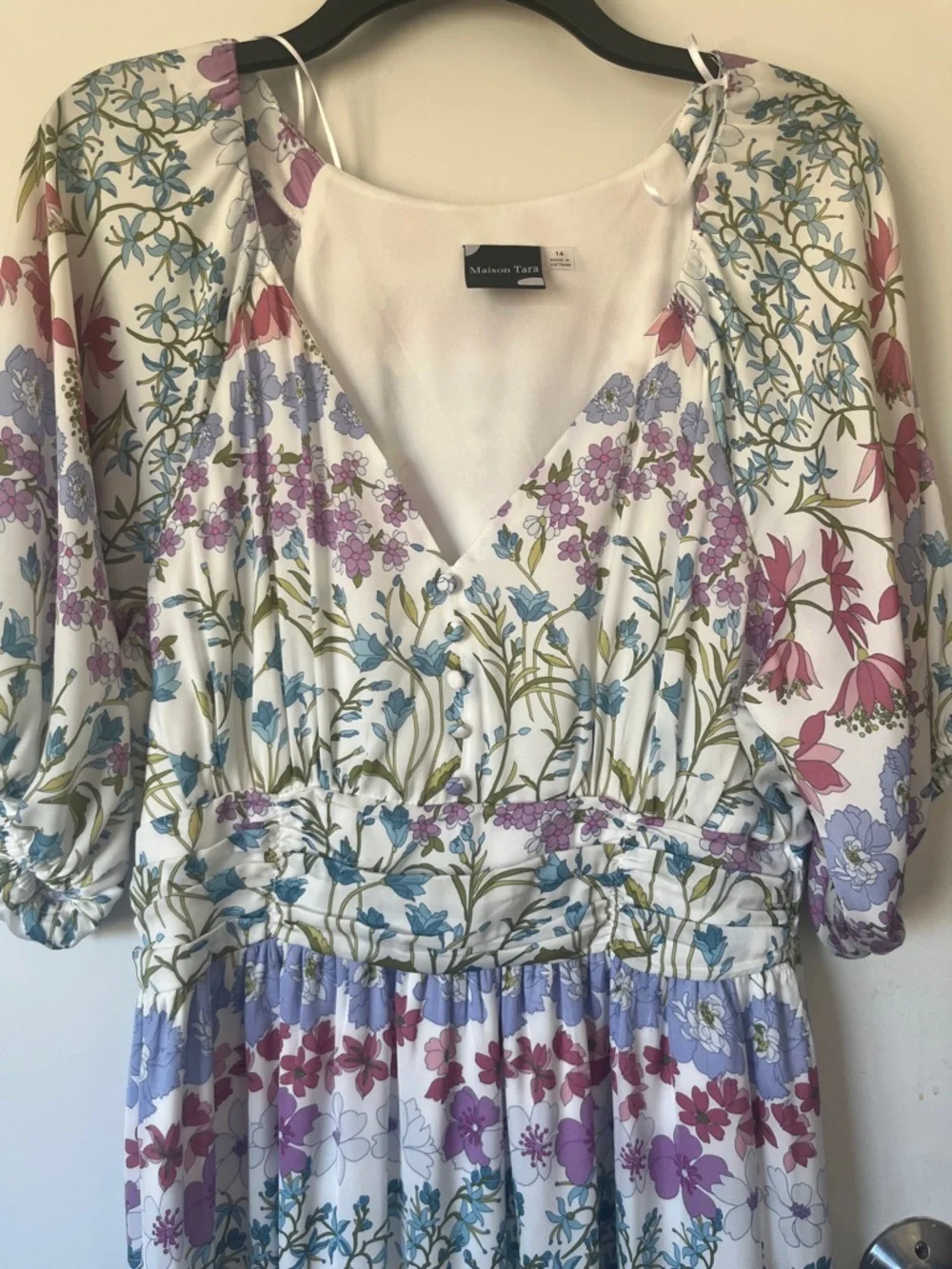 Maison Tara Floral light and airy soft spring maxi dress in ivory and lilac NWT - Picture 4 of 11